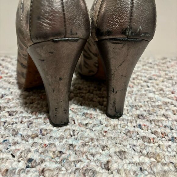 Isola Gunmetal Leather Leopard Pumps- Size 7.5 - Picture 3 of 11